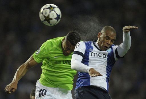 Porto's Fernando (R) heads the ball with Malaga's Julio Baptista in Porto on February 19, 2013